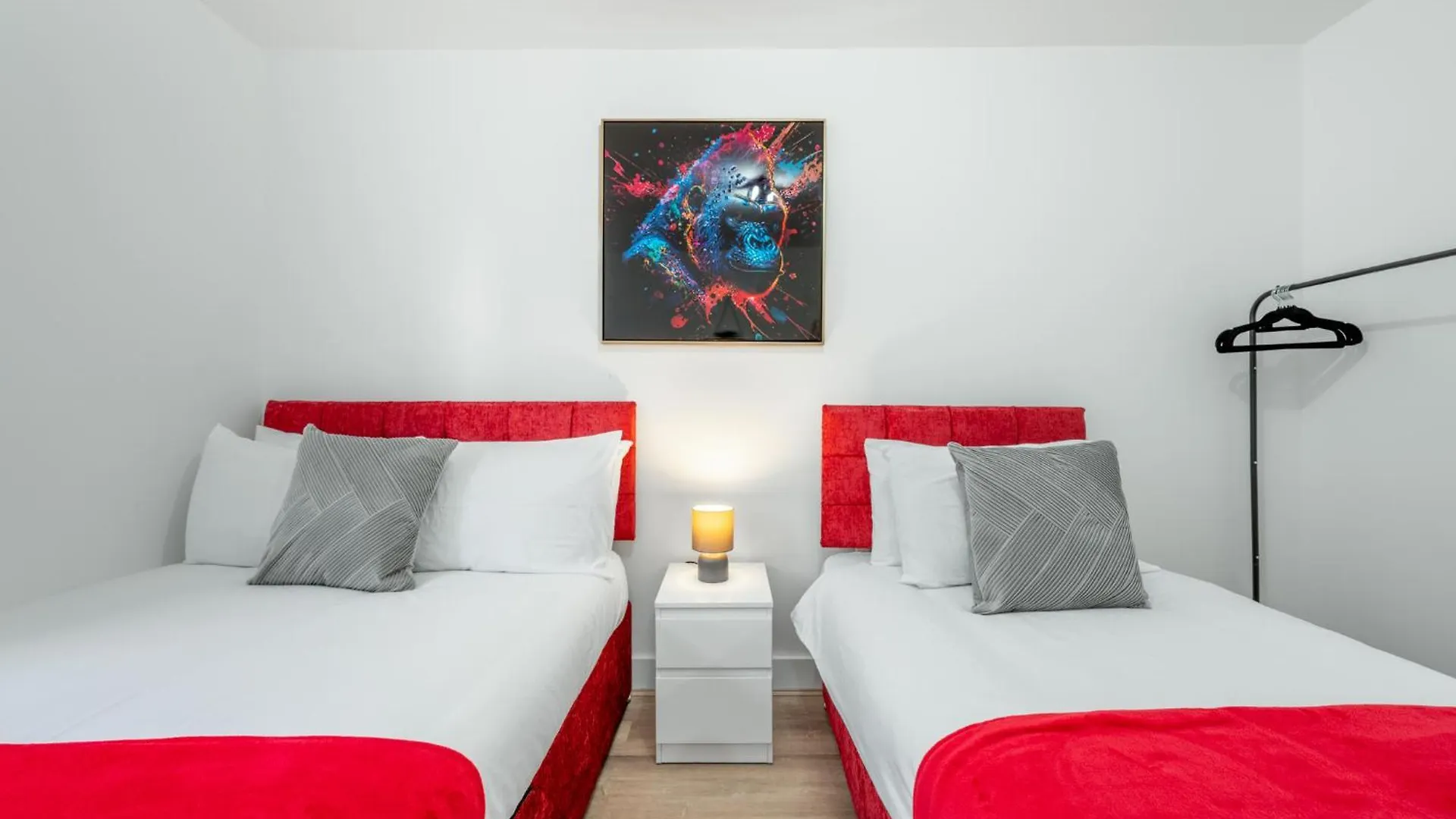 Urban And Trendy Stratford Property Sleeps 8 Free Parking Wifi London United Kingdom