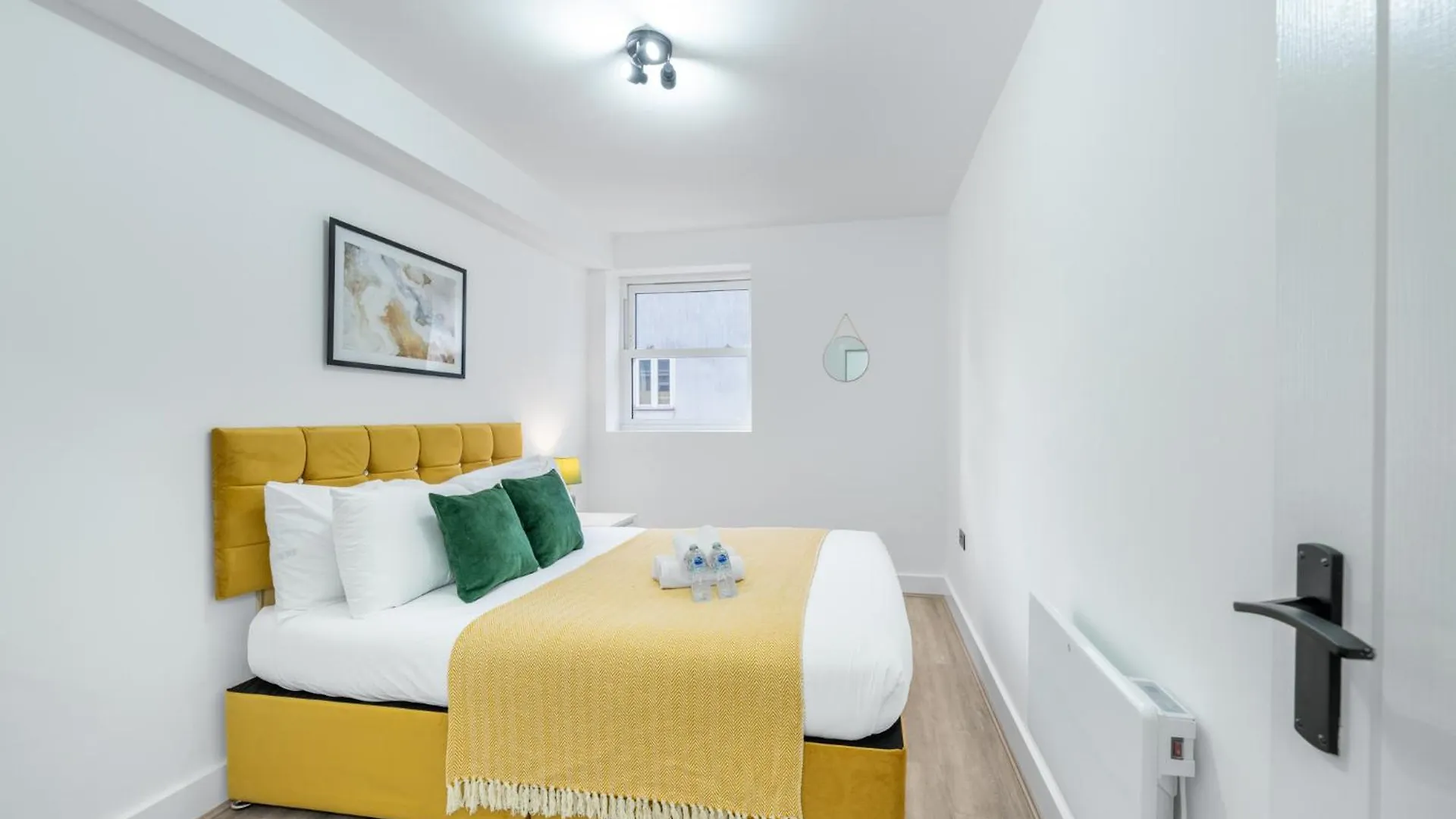 Urban And Trendy Stratford Property Sleeps 8 Free Parking Wifi London