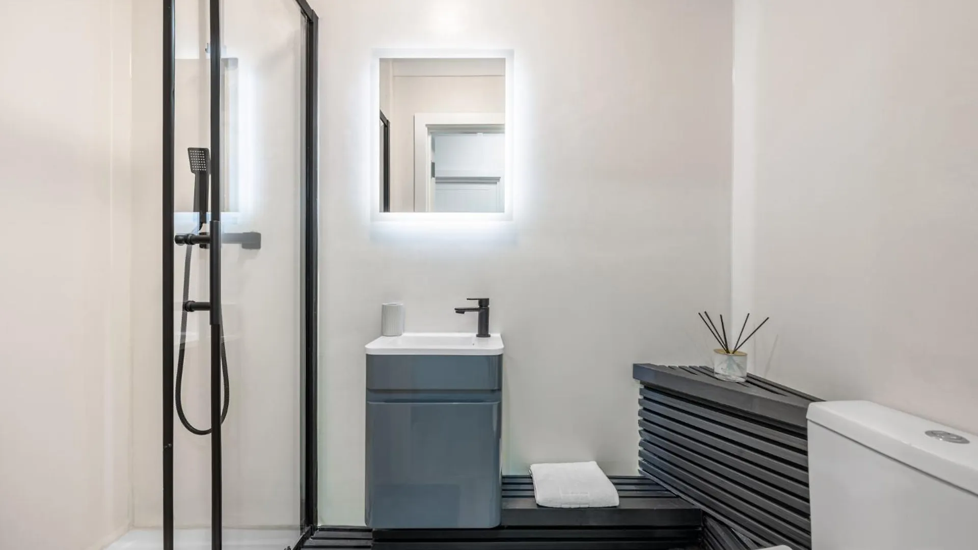 Apartment Urban And Trendy Stratford Property Sleeps 8 Free Parking Wifi London
