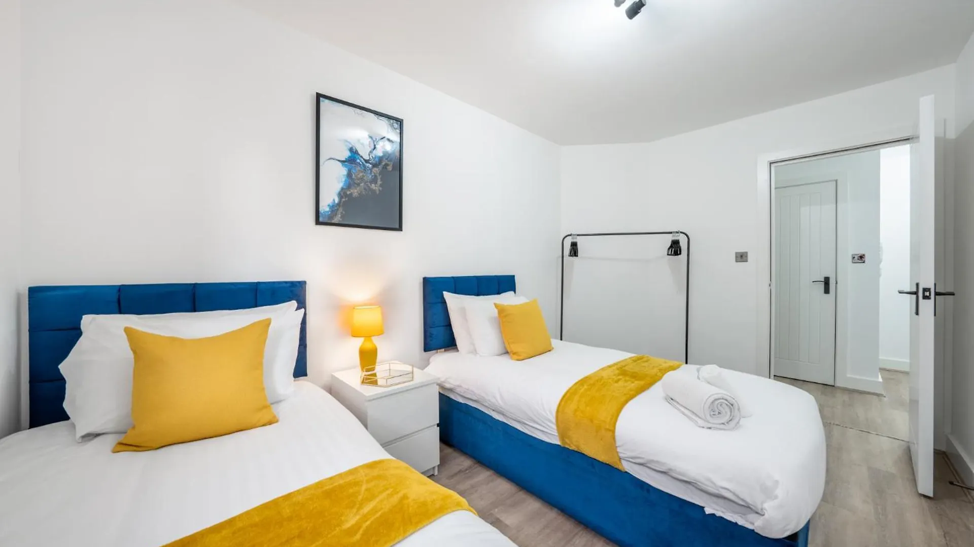 Urban And Trendy Stratford Property Sleeps 8 Free Parking Wifi London