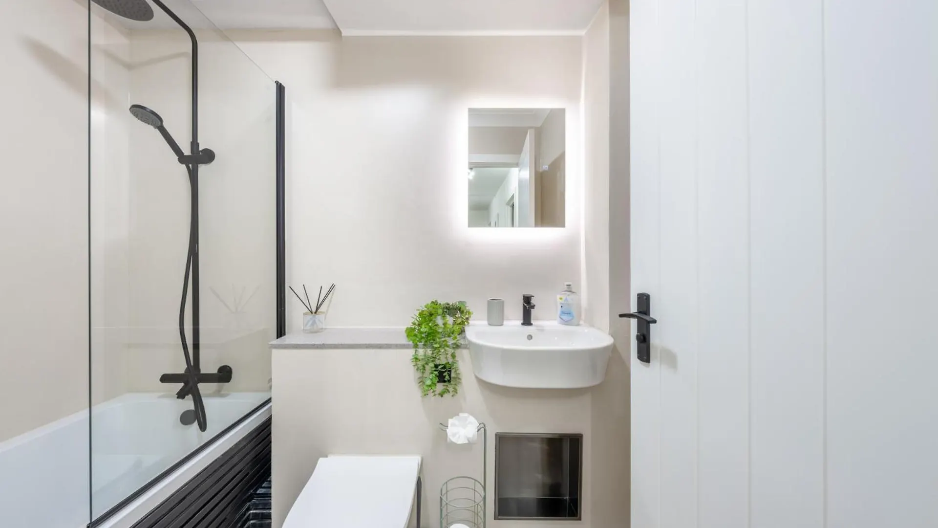Apartment Urban And Trendy Stratford Property Sleeps 8 Free Parking Wifi London United Kingdom