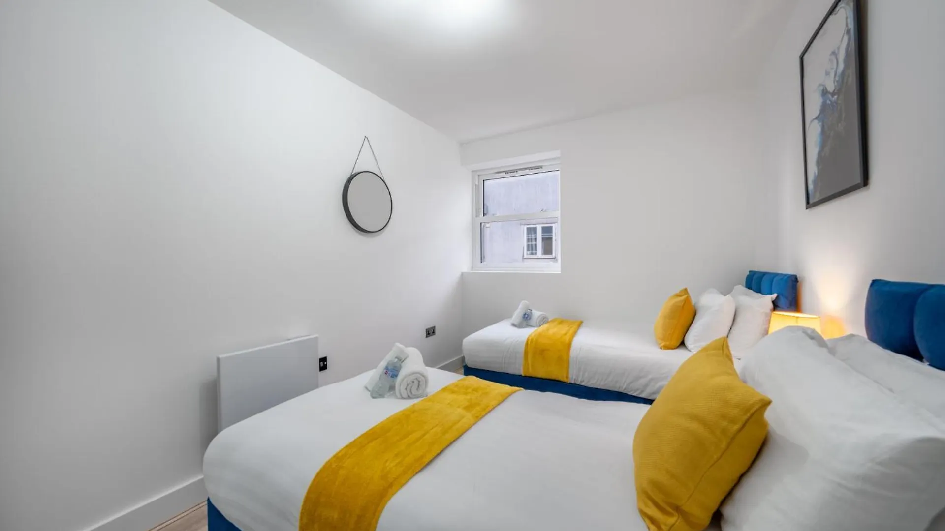 Urban And Trendy Stratford Property Sleeps 8 Free Parking Wifi London 0*,