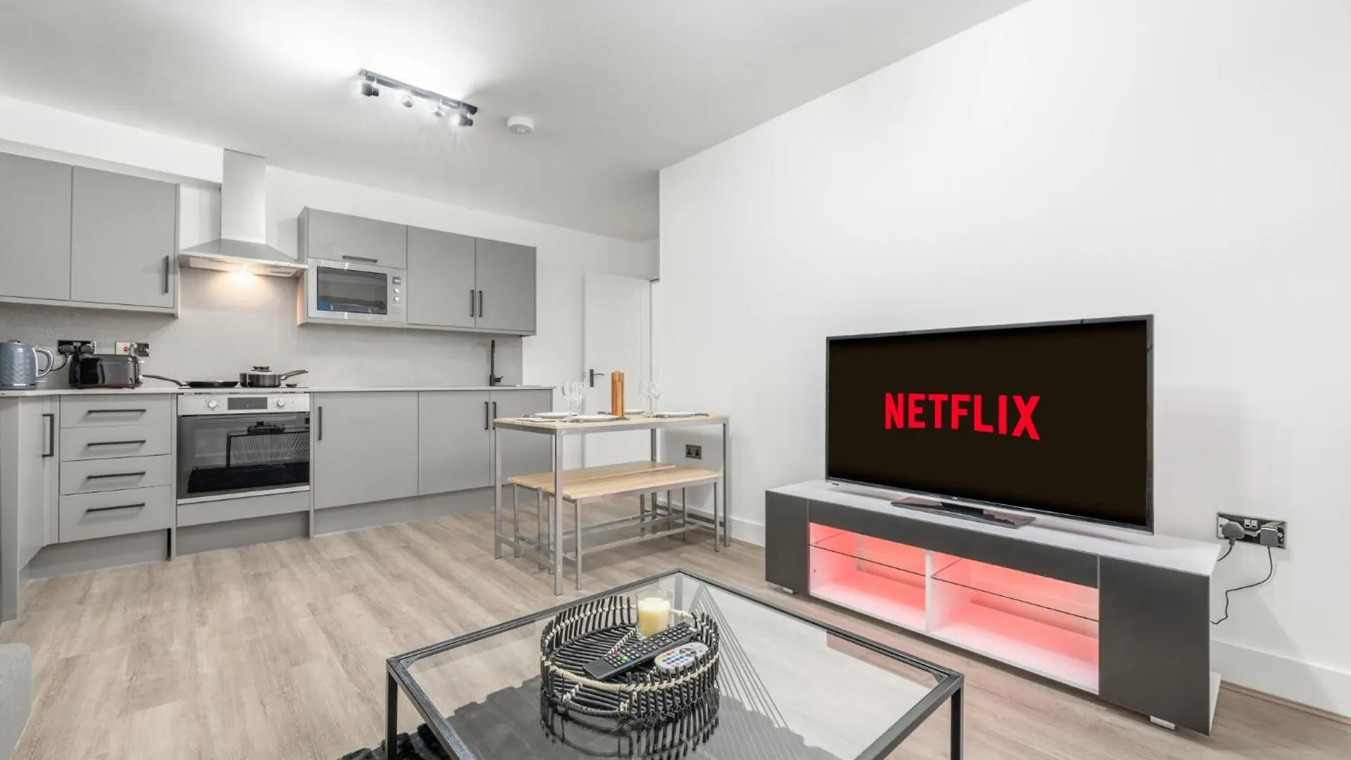 Urban And Trendy Stratford Property Sleeps 8 Free Parking Wifi Londýn 0*,  Velká Británie