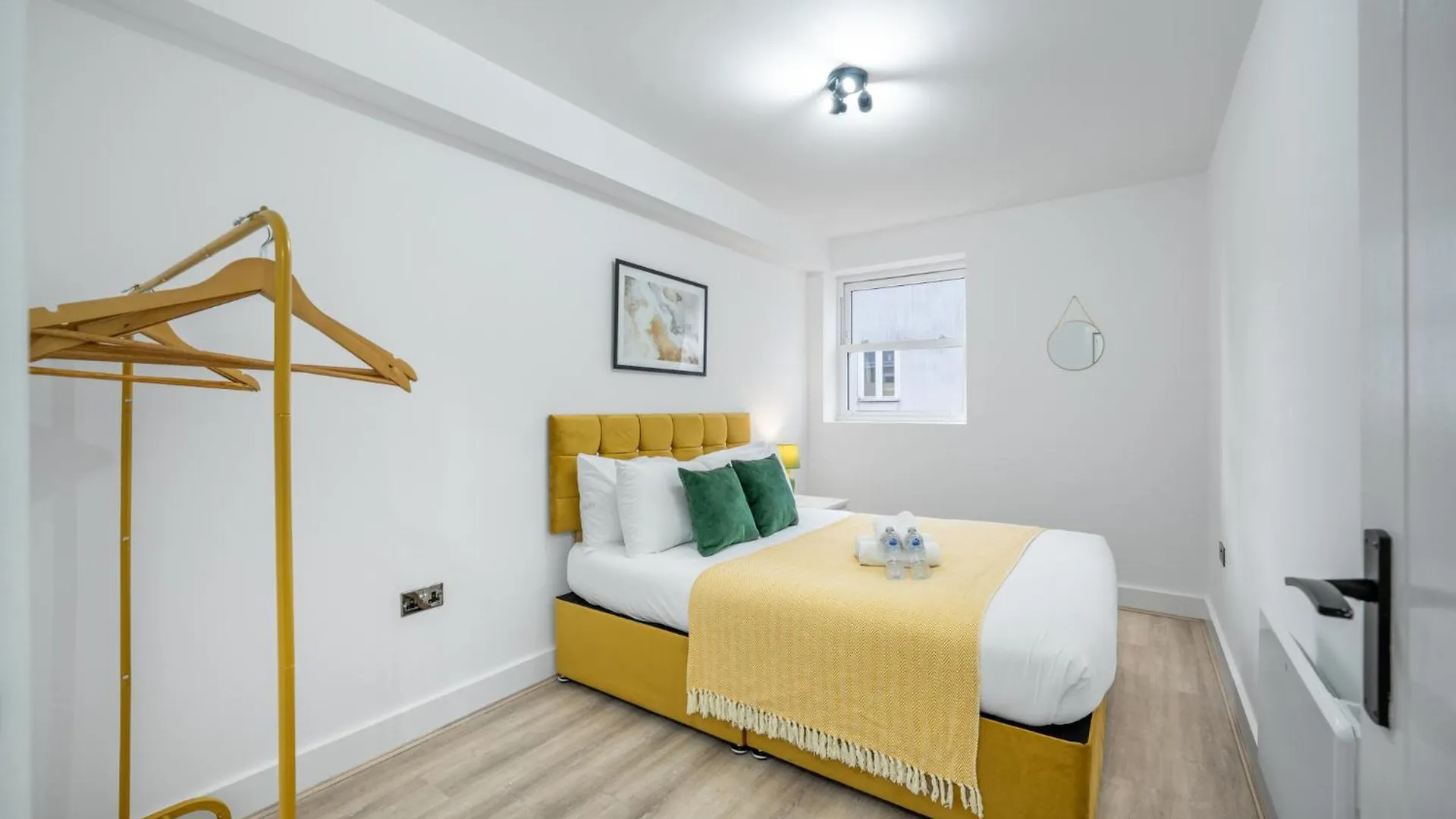 Urban And Trendy Stratford Property Sleeps 8 Free Parking Wifi Londýn Apartmán