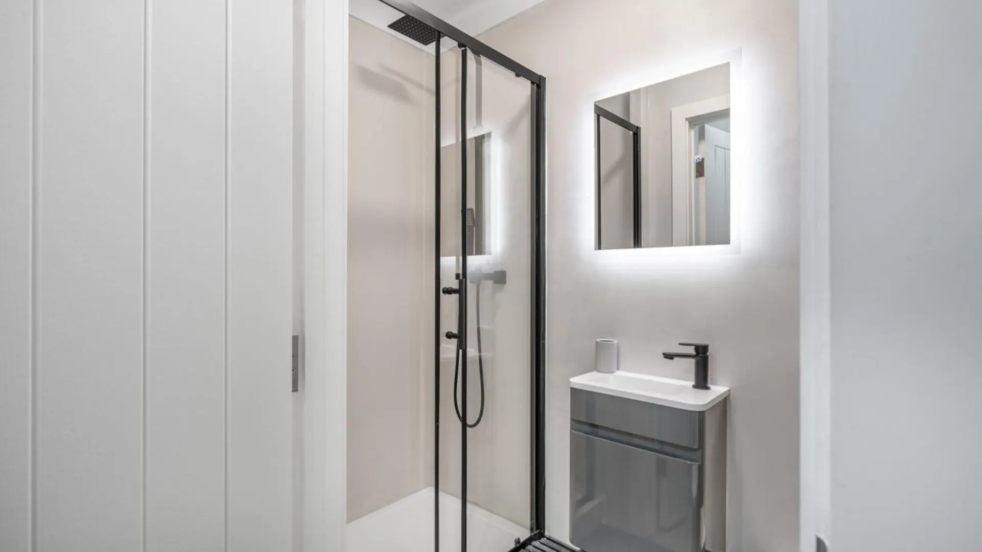Urban And Trendy Stratford Property Sleeps 8 Free Parking Wifi Londýn