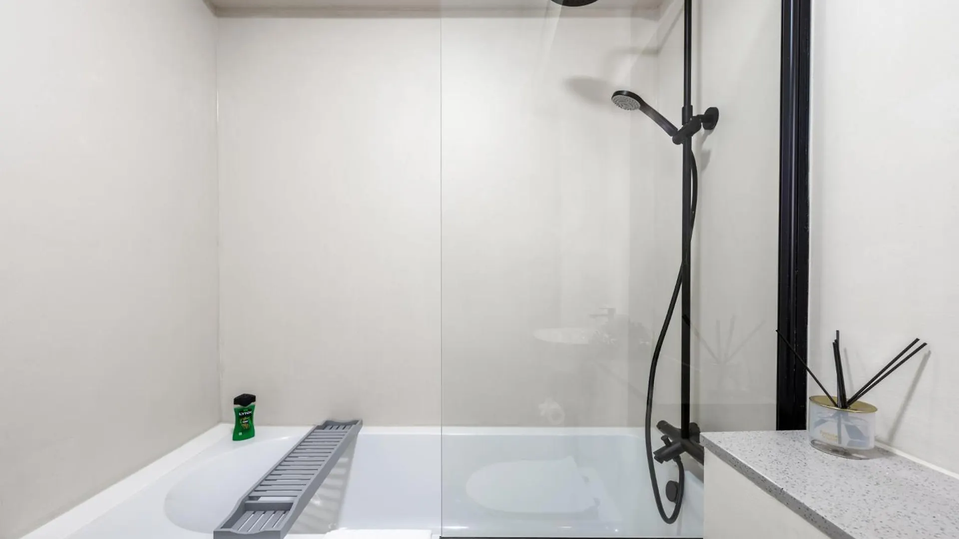 Urban And Trendy Stratford Property Sleeps 8 Free Parking Wifi Londýn 0*,  Velká Británie